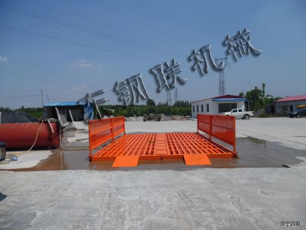 山東汶上和潤(rùn)建材安裝5米寬7米長(zhǎng)免基礎(chǔ)洗車機(jī)